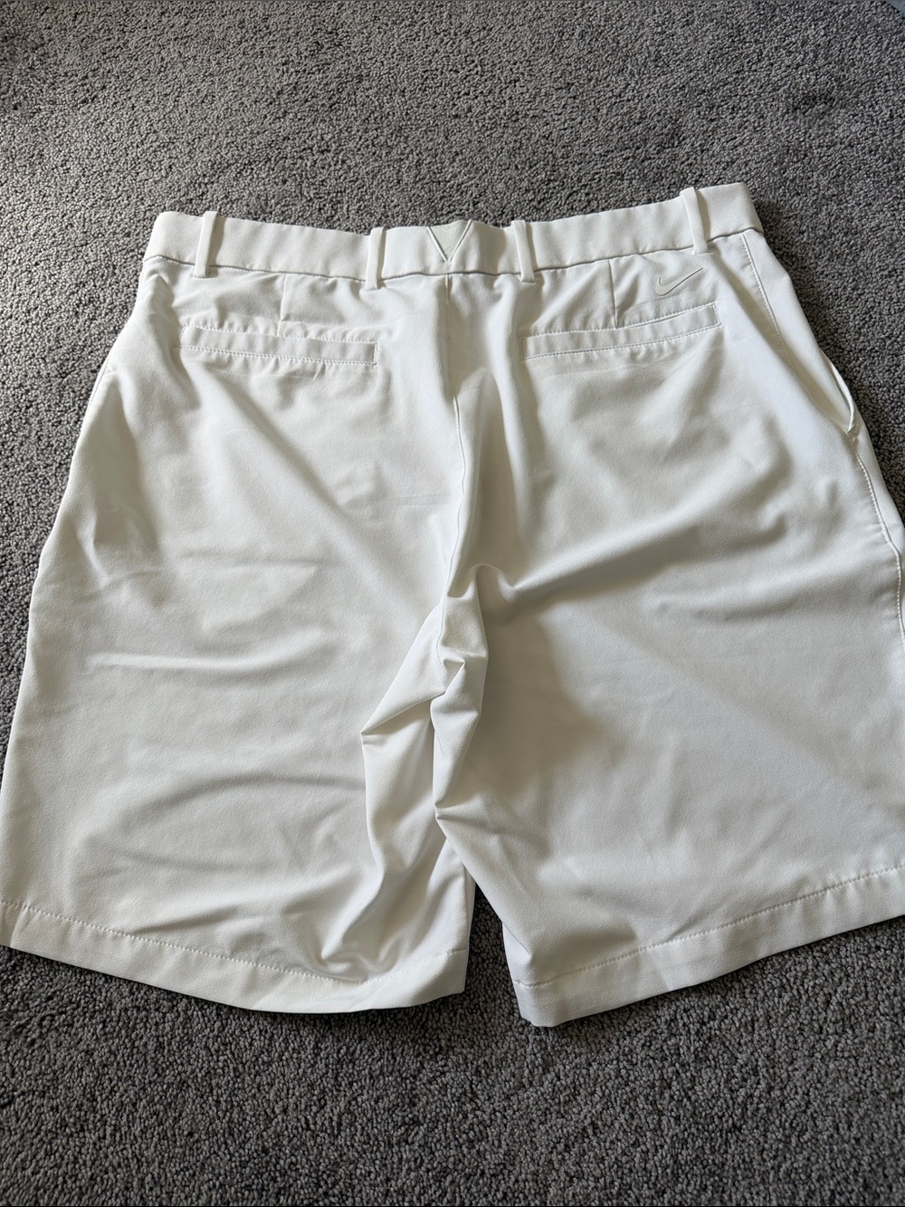 Nike White Flat Front Men's Shorts - Picture 2 of 5